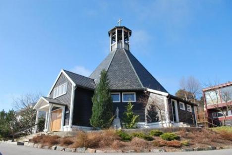 Католический храм в Молде, используемый для православных богослужений