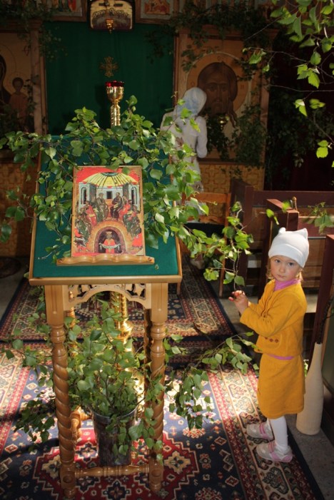 Украшение Храма силами прихожан :)