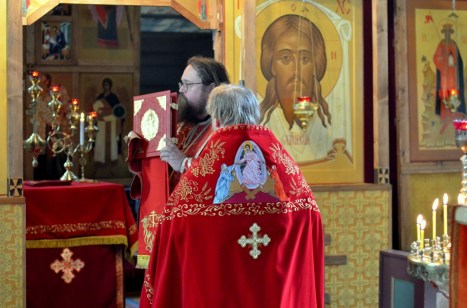 Малый вход с Евангелием