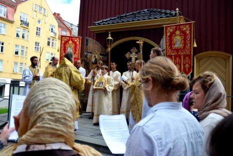 Молитва пред иконой святого Олафа в день его памяти в Тронхейме