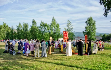 Молебен на участке в Стиклестаде для будущей православной часовни