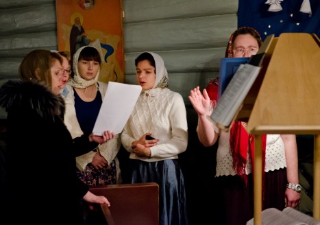 Приходской хор на ночном богослужении