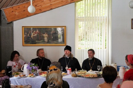 Общение с владыкой за праздничной трапезой