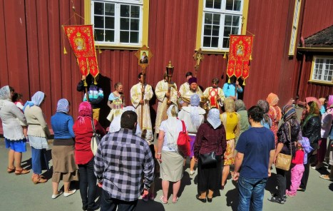 Окропление святой водой в день праздника