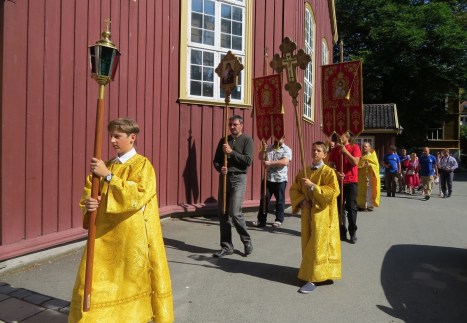 Крестный ход с иконой святого Олава