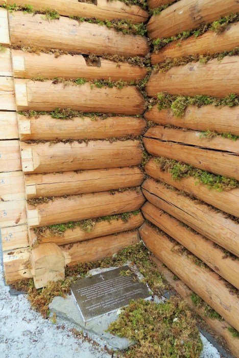 Закладной камень в основании и уже в стенах храма