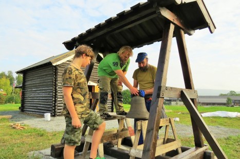 Водружение главного колокола 