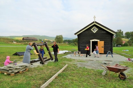 Поднятие опорной рамы кокольни
