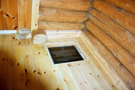 Обрамление закладного камня в напольной части храма