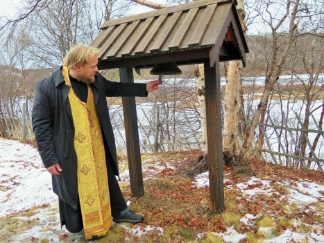 Колокольня возле часовни