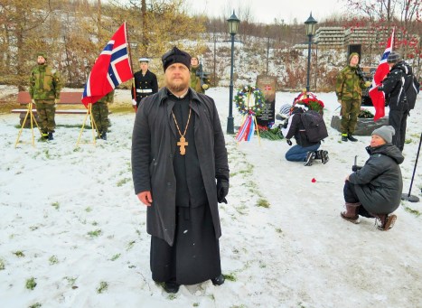 У памятника тысячам норвежцев Восточного Финнмарка, спасенных советской армией в октябре 1944г