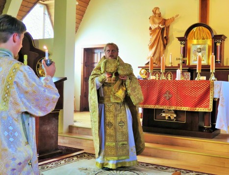 Великий вход на Божественной литургии