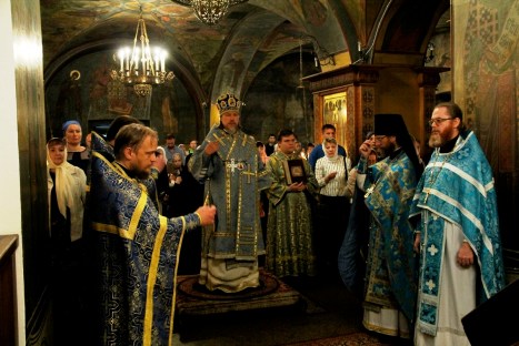 Божественная литургия в храме Живоначальной Троицы в Хорошево