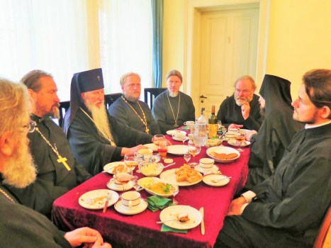 Праздничная трапеза в приходском доме