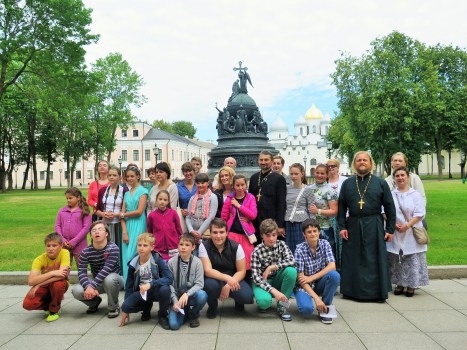 Великий Новгород - памятник 1000-летия России и Софийский собор в стенах Новгородского кремля