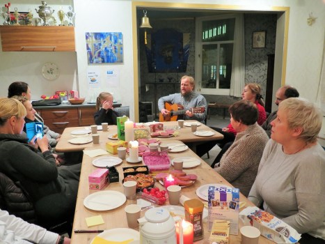 Православные песни и колядки под гитару