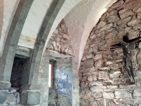 Часовня в средневековых стенах