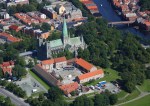 Nidarosdomen_og_Erkebispegården_Trondheim_01