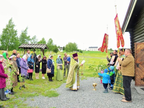 Чтение молитв на освящение новых храмовых икон