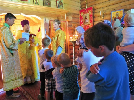 Причащение за праздничной литургией