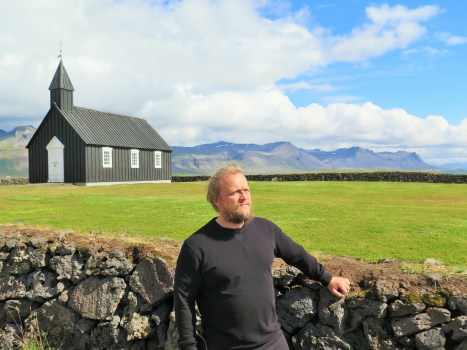 У древнеисландского храма на западе страны