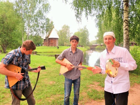 Игра на древнерусских музыкальных инструментах