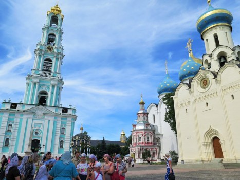 Внутри монастырских стен Лавры