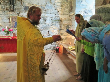 Каждение во время Литургии