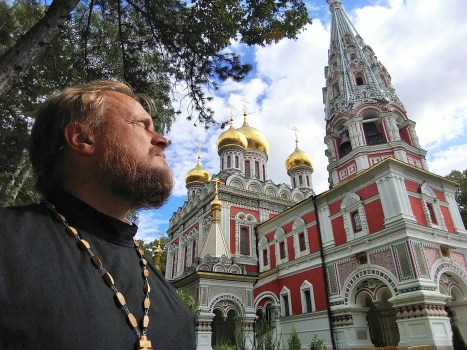 Русский храм-усыпальница у горы Шипка