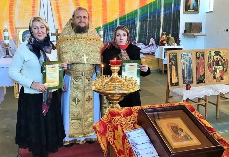 Вручение грамот Ирине Мищенко и Татьяне Голубевой