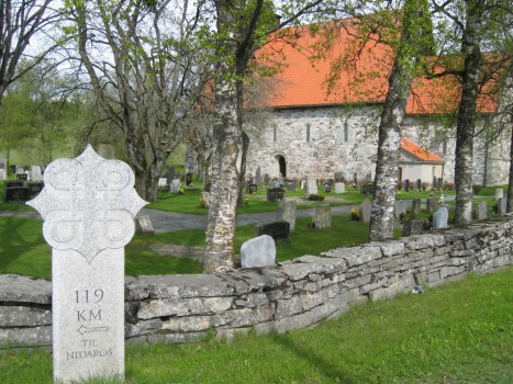 Паломнический верстовой крест на пути к Тронхейму