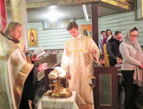 Праздничная лития с освящением хлебов