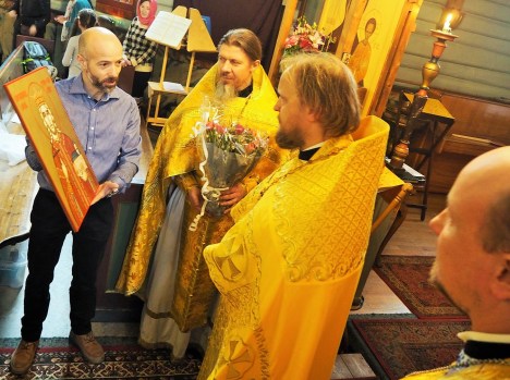 Икона святого короля Стефана в подарок от румынских прихожан